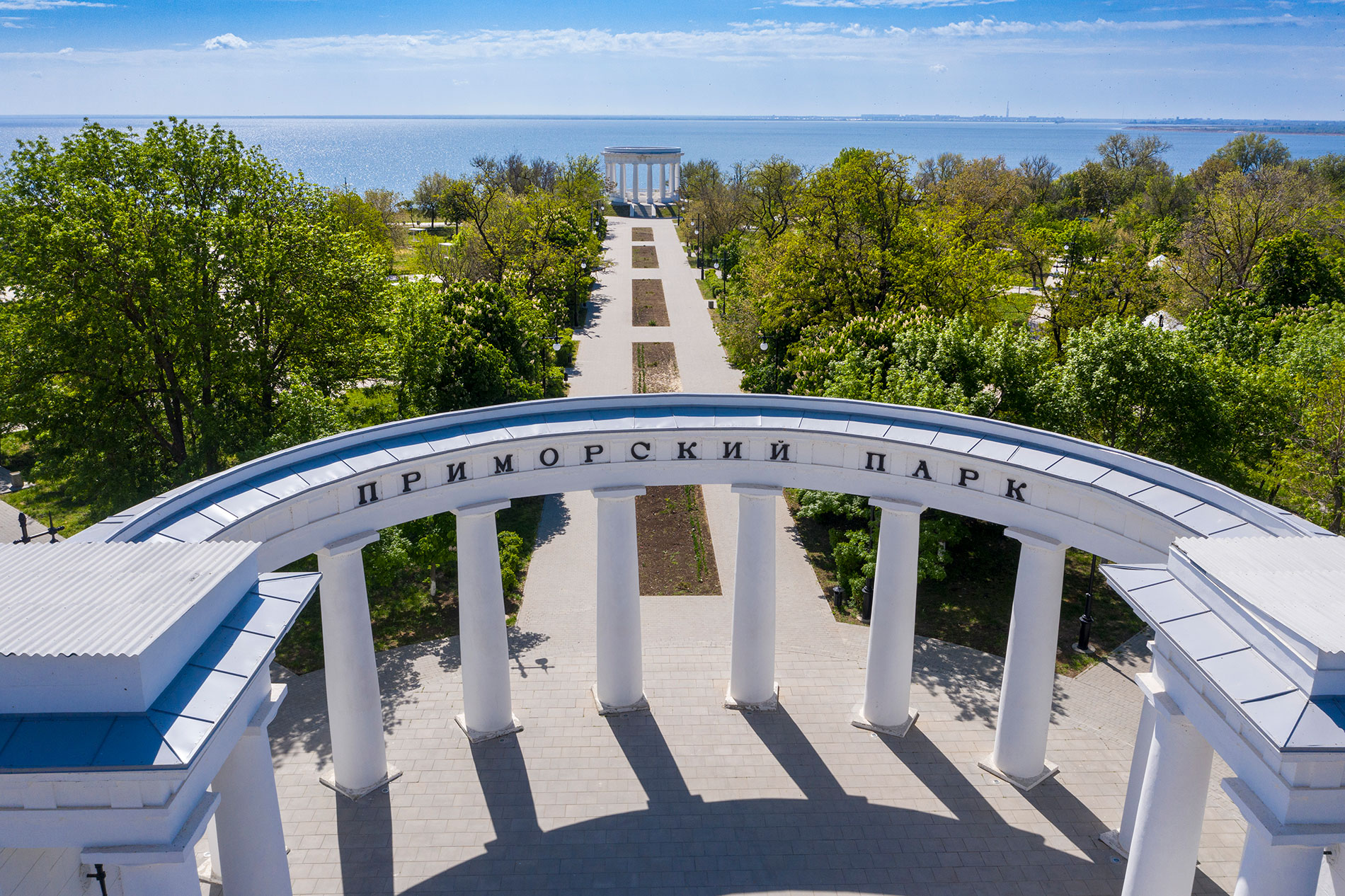 Площадь Победы и Приморский парк